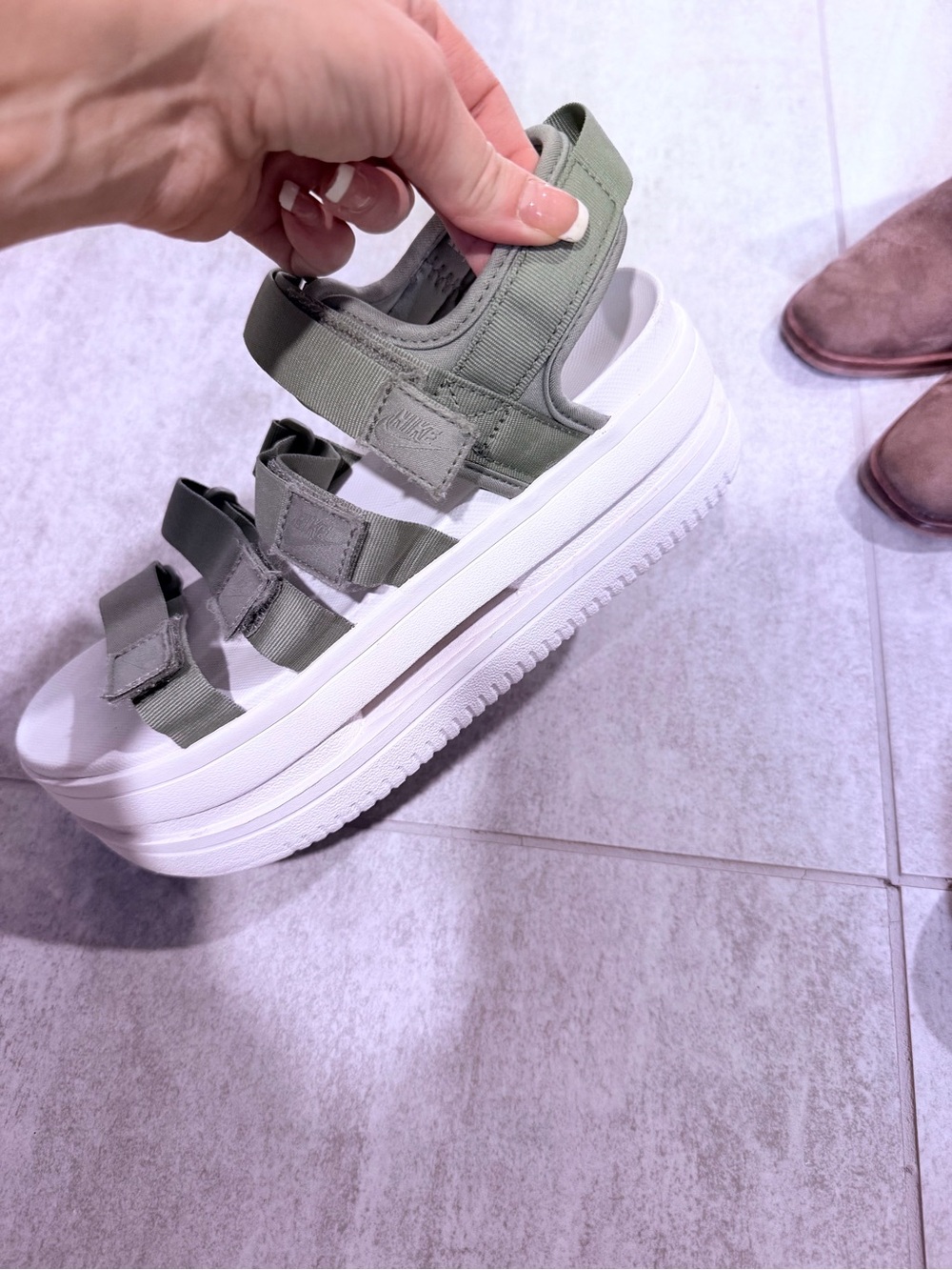 Nike icon sandals size 8